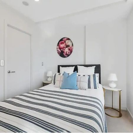 Апартаменти Just Opposite To Sky Tower , 2 Bed 2 Bath In Cbd Окленд Екстер'єр фото