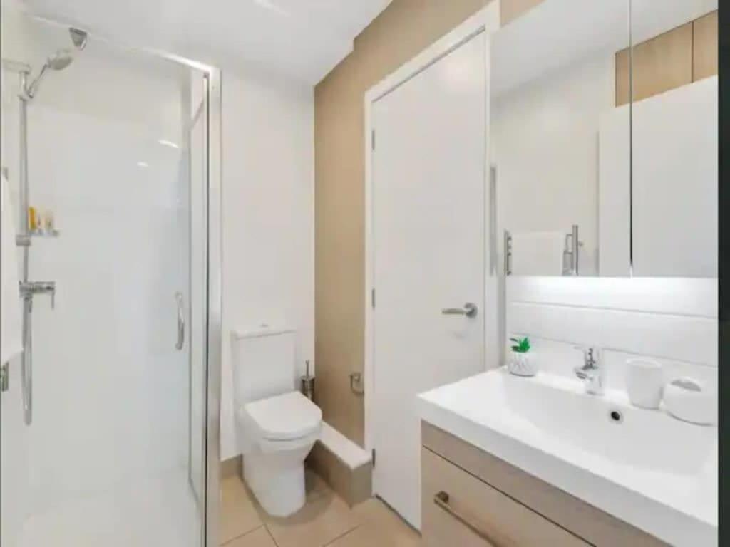 Апартаменти Just Opposite To Sky Tower , 2 Bed 2 Bath In Cbd Окленд Екстер'єр фото
